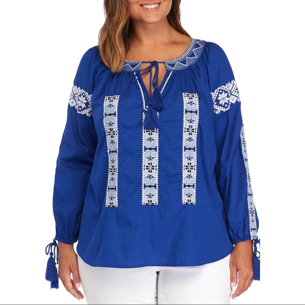 NWT Crown & Ivy Curvy Embroidered Top With Tassels